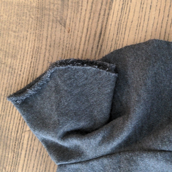 Euc top, sweater-ish - Picture 4 of 4